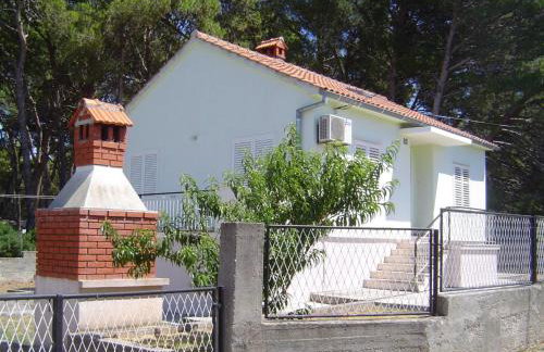 Holiday Home Haus in Ugljan mit Terrasse- Garten und Barbecue by Interhome - Foto 2
