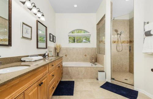 Villa Tropicana Luxury pool home. Gated community - Photo 22