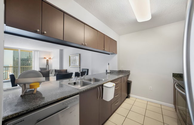 Luxurious 3BR Condo with Pool in Brickell - Foto 120