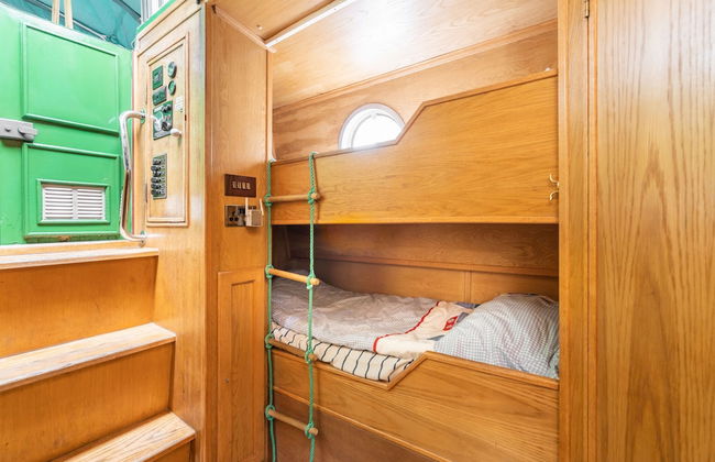 The Four Sisters Boatel - Foto 32