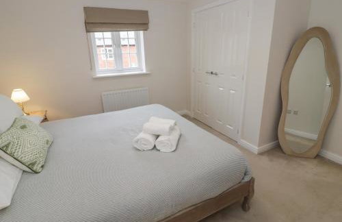 Silverstone Paddock Retreat - Photo 19