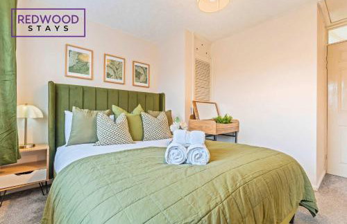 Cosy 3-Bedroom Serviced House with Free Fast WiFi and Parking for 2 Cars By Redwood Stays - Foto 17