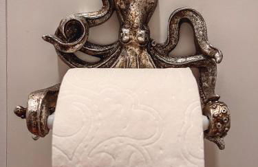 Dolly's Yacht Club - Cozy Retreat Near Broadway - Foto 37