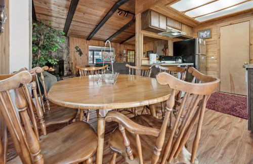 Granny's Love Shack - TRANQUIL RETREAT STEPS AWAY FROM THE NATIONAL FOREST! - Foto 9