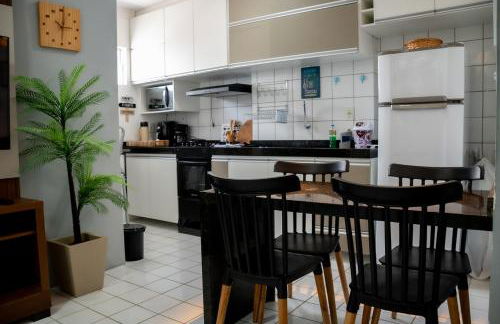 Apto com Varanda, Vista e Piscina a 50m da Praia - Foto 12