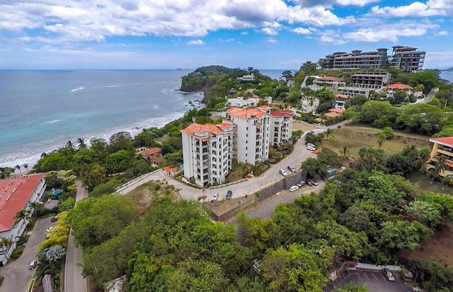 Elegant Oceanview Condo with Spacious Open-Concept Floor Plan and Inviting Beach Design - Foto 33