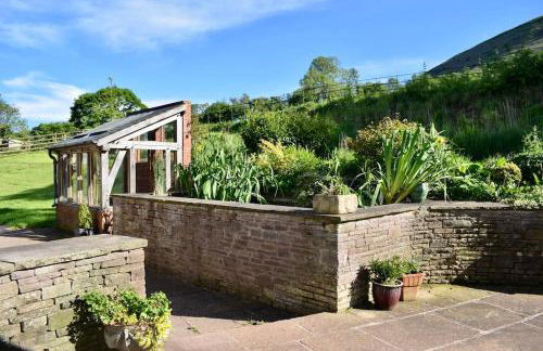 Luxury Spacious Country Home w/ Mountain Views - Photo 12