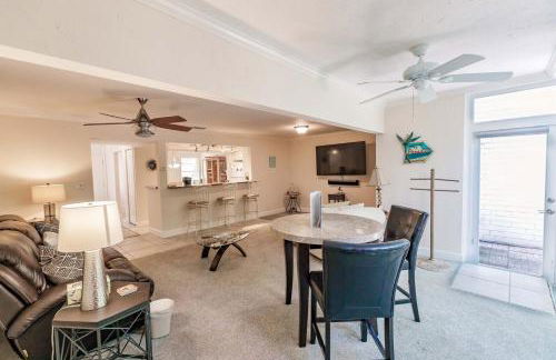 1205 PD Experience Coastal Charm in this Townhome - Foto 8