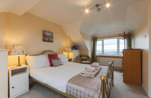 5 Bedroom House with Sea Views - Photo 24