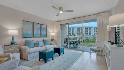 Pet Friendly Seacrest Home for 10 - Resort Pool + Beach Shuttle - Foto 2