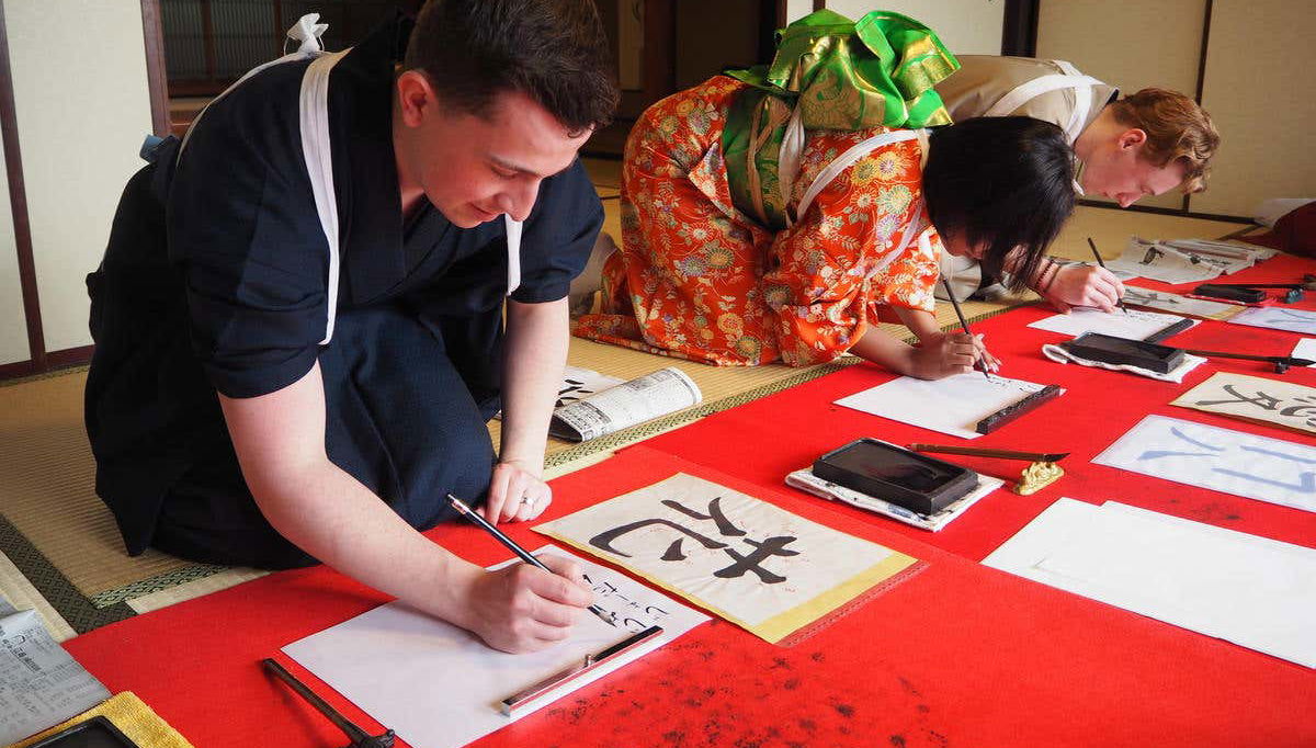 Disfrutando de los diferentes talleres culturales