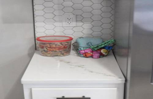 Newly Renovated and Designed Near Downtown - Foto 28