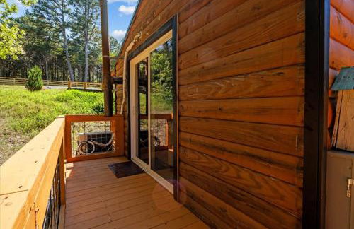 The Heartwood Hideaway-Charming Cabin Getaway-Trails, Creek, and Starry Nights - Foto 37