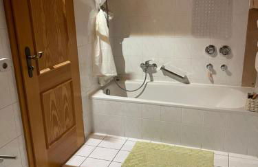 Dachgeschosswohnung mit traumhaftem Zugspitzblick bei Garmisch - Foto 26