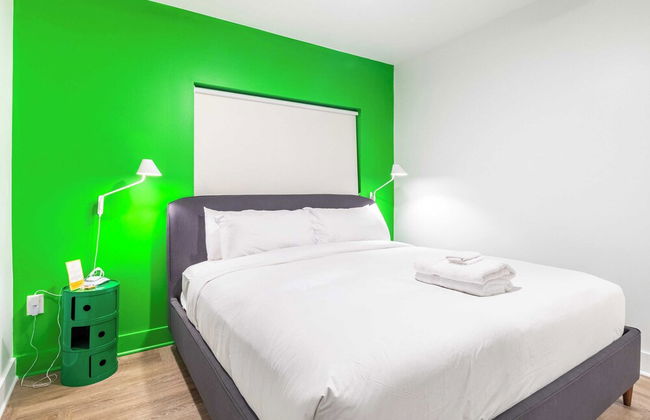 Dual Bachelor Pads w/ Rooftop Lounge & Games Sleeps 26 5 Min to Broadway - Foto 40