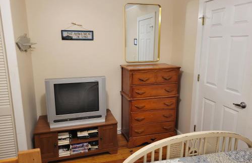 4 Seasons 4 bedroom lake level home - Foto 3