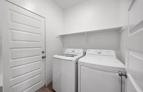 Serenity House- Newly Built, Peaceful Stay - Photo 14