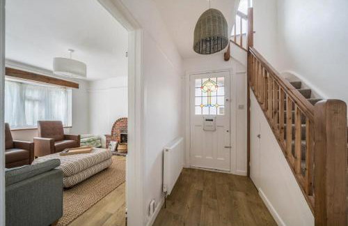 Cosy 3BR Home with Private Garden & Driveway - Foto 5