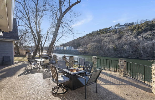 Foggy River Retreat For 16! - Photo 39