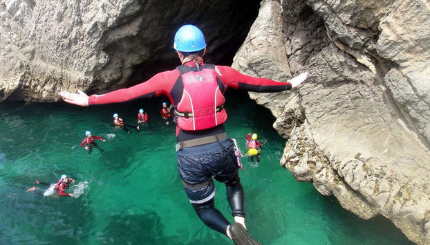 Pulando de um penhasco