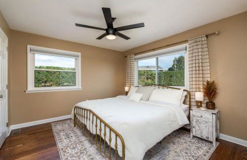 NEW Dragster Dream House - Game Room - Walk to the Speedway - Foto 3