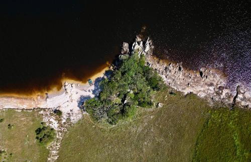 Refúgio na Lapinha com dois chalés, ideais para casal, família ou pequeno grupo de amigos, com acesso privativo à lagoa, caiaques e quadra de beach tennis - Foto 67