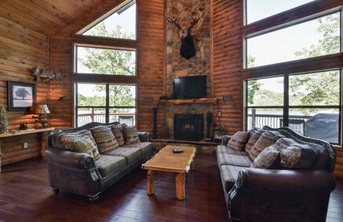 Luxury Lakefront Chalet Resort 2 Pools FREE Amenities Dock MiniGolf Waterslide - Foto 49