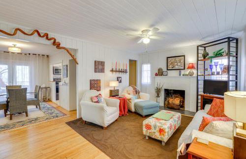 Unwind Fireside and Walk to Dtwn! Tyron Retreat - Foto 1