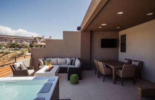 Townhome w Private Hot Tub Air Hockey and more - Foto 1