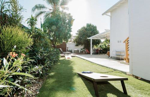 Serene Silver Lake 1 bedroom 1 bathroom Back house With Private Backyard - Photo 26