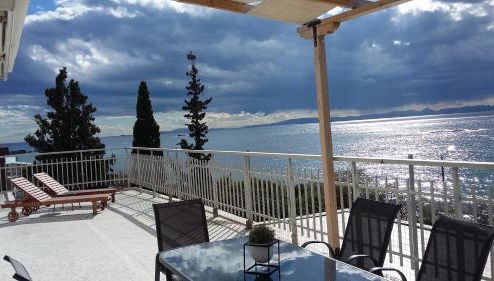 Waterfront Penthouse - Photo 1