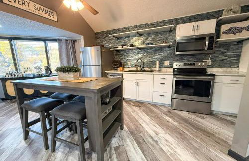 Lakefront Home-3BD25BADockGrillFirepitPool - Foto 38