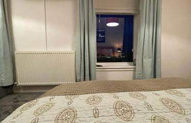 Cheerful 2 Bedroom Townhouse with Cinema Loft - Foto 18