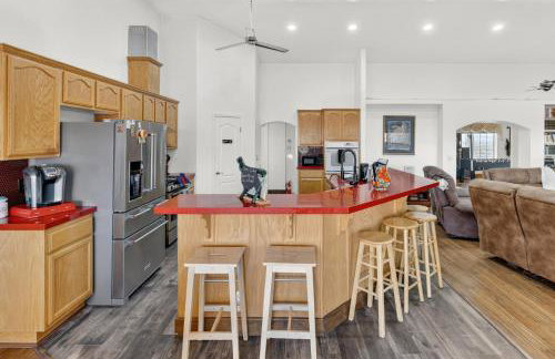 4BR Desert Oasis near Valley and Vegas - Foto 15