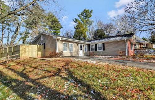 Cozy 4BR Retreat - Private backyard, Gazebo & Grill - Foto 37