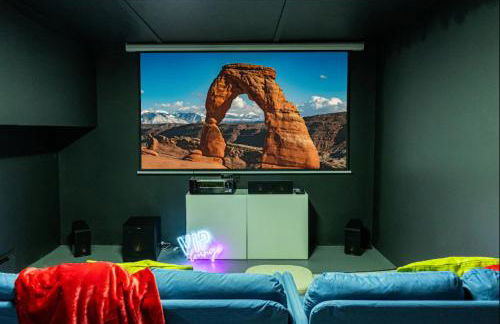 Secluded Gem w-Movie Theater Near Soccer Stadium - Foto 1