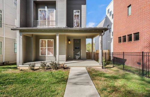 Ultimate Bach 10min to DT IG Walls Every Room - Foto 27