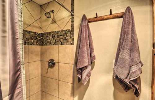 Deck and Grill Pet-Friendly Lakeside Cabin - Foto 22