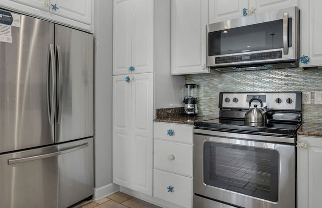 4BR Home, Private Pool, Steps From Beach, Minutes to Top Attractions - Foto 16