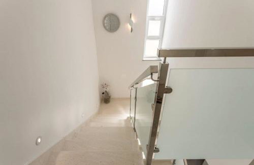 Luxe villa with pool, jacuzzi, and sauna - Foto 57