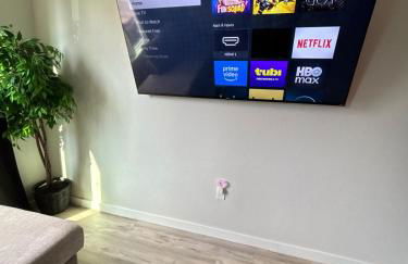 The Canvas Modern 4BR Retreat Rooftop - Photo 2