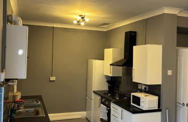 Affordable Luxury 2 Stunning apartment Sunderland close to City centre hospital Crown Works Studio and Nissan - Foto 8