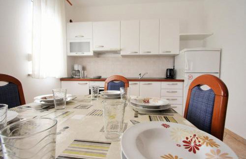 Apartment Bilic with balcony - Photo 10