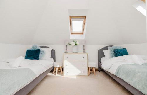 JOIVY Greenknowes Farmhouse with Hot Tub and Bar - Photo 49