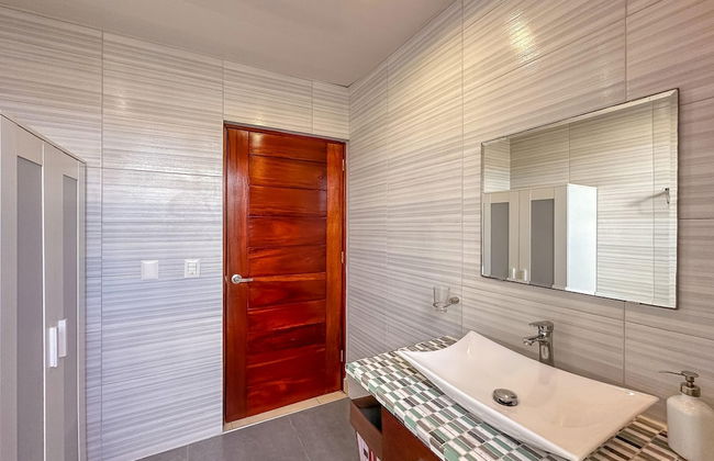 Incredible 3 BR Penthouse w BBQ Jacuzzi - Photo 50