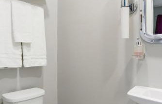 Mid-Century Marvel Steps from Restaurants Bars and Markets 3BR & 2BA - Foto 34