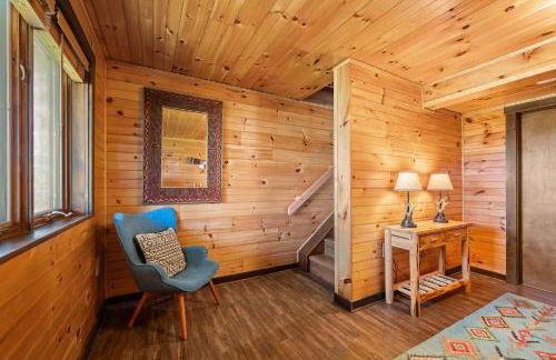 Family-Friendly Cabin with Heated Pool & Sauna - Foto 30