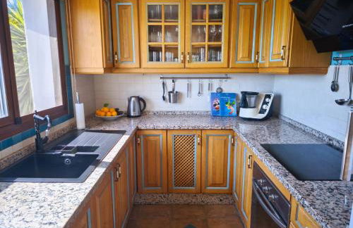 Künstlerhaus Finca Madreselva mit atemberaubenden Weitblick mit Infinitypool, kleinen Teichen und vielen Sitzplätzen in Tolox Malaga im Nationalpark Sierra de las Nieves, ideal für Entspannung, aber auch zum Wandern - Foto 24