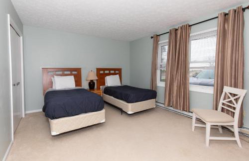 4 Bedroom Lakefront Home with Private Beach on Cedar Point Chaussee - Photo 42