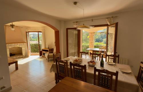 Beautiful Spacious Villa with Mountain View and Private Pool - Foto 9